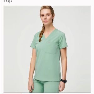 Figs Catarina scrub top in JADE small